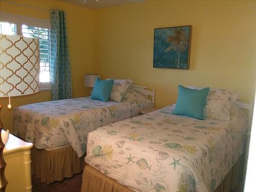 Sanibel Two Bedroom Condo Rental Sleeps Six - Steps to Beach